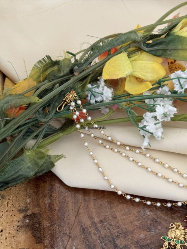Gold look navilu earrings with attached maati