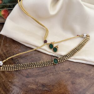 Simple green stone choker set