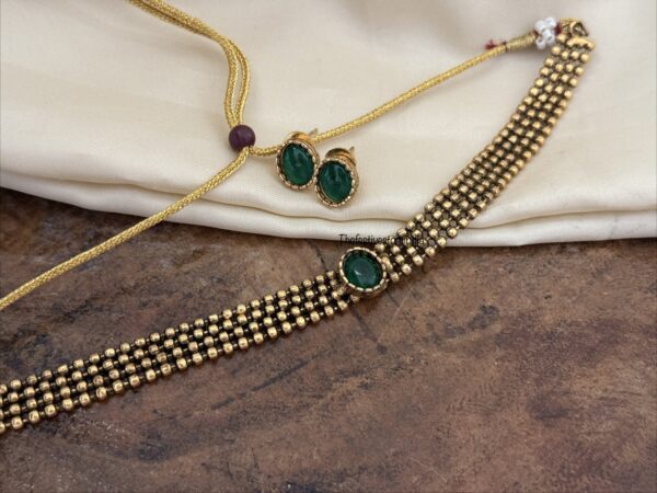 Simple green stone choker set