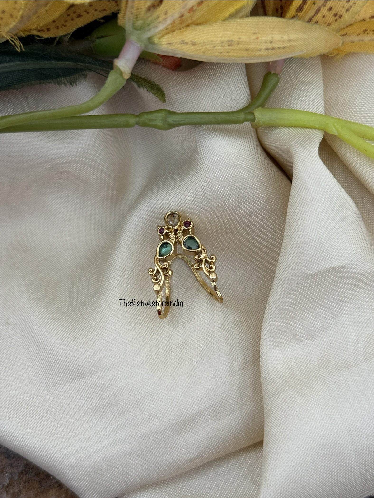 Classic gold navilu Vanki finger ring | Peacock