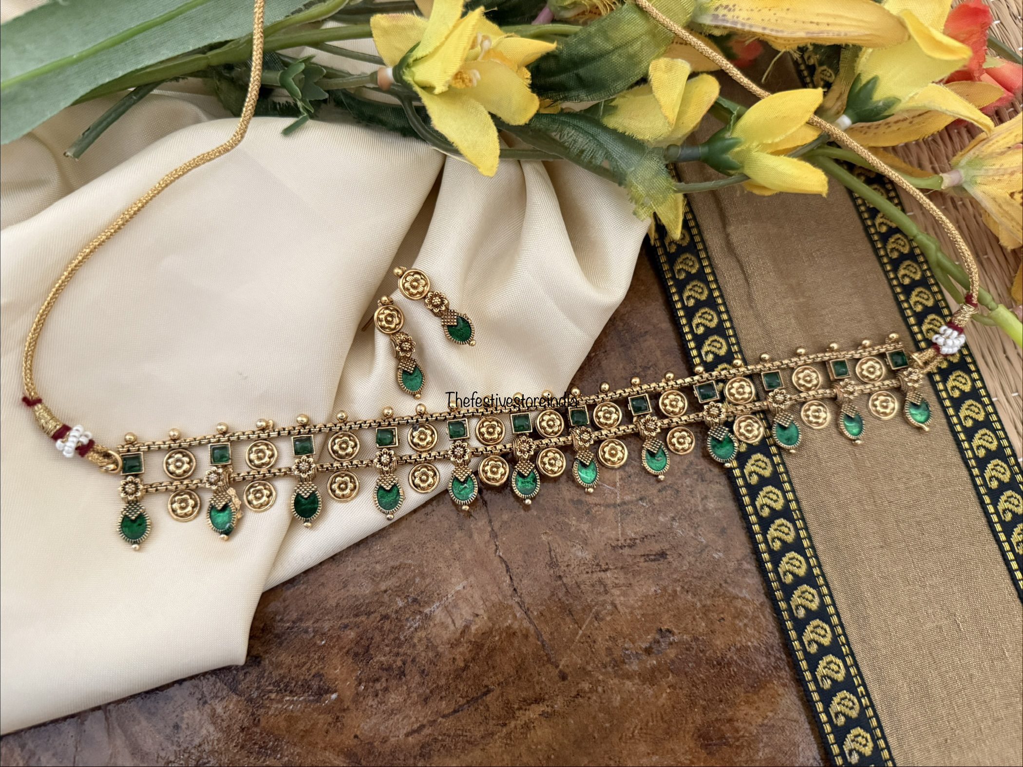 Non idol Enamel painted and stone choker set - Green