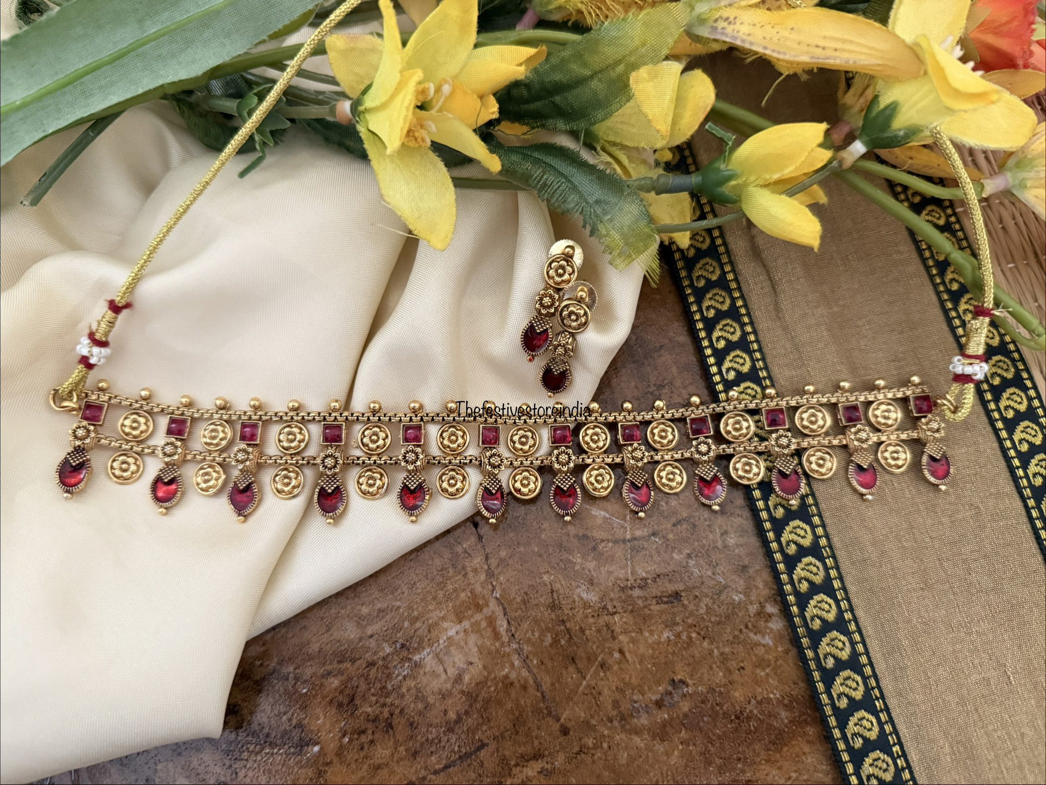 Non idol Enamel painted and stone choker set - Maroon
