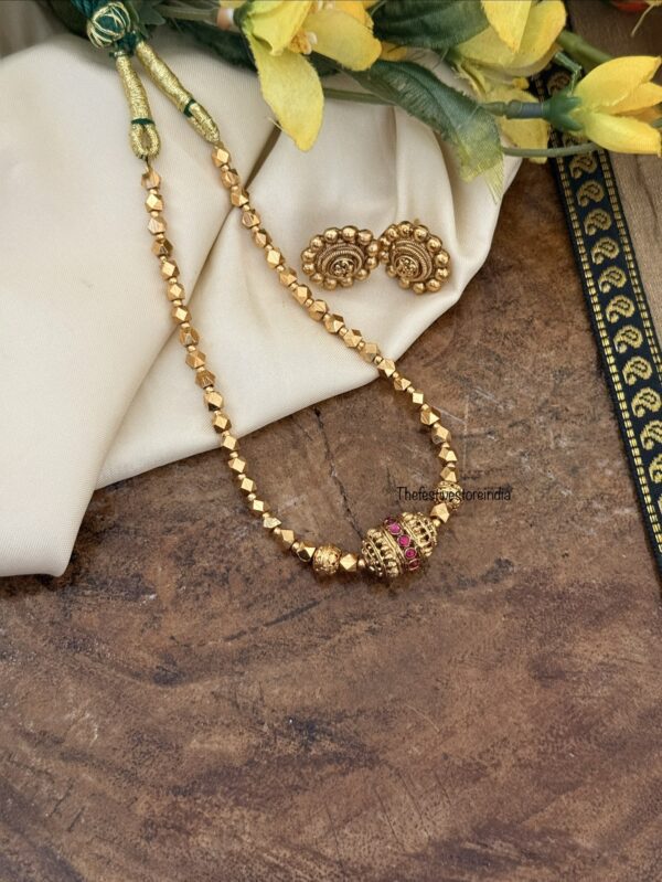 Ashtapatti gundu chain set