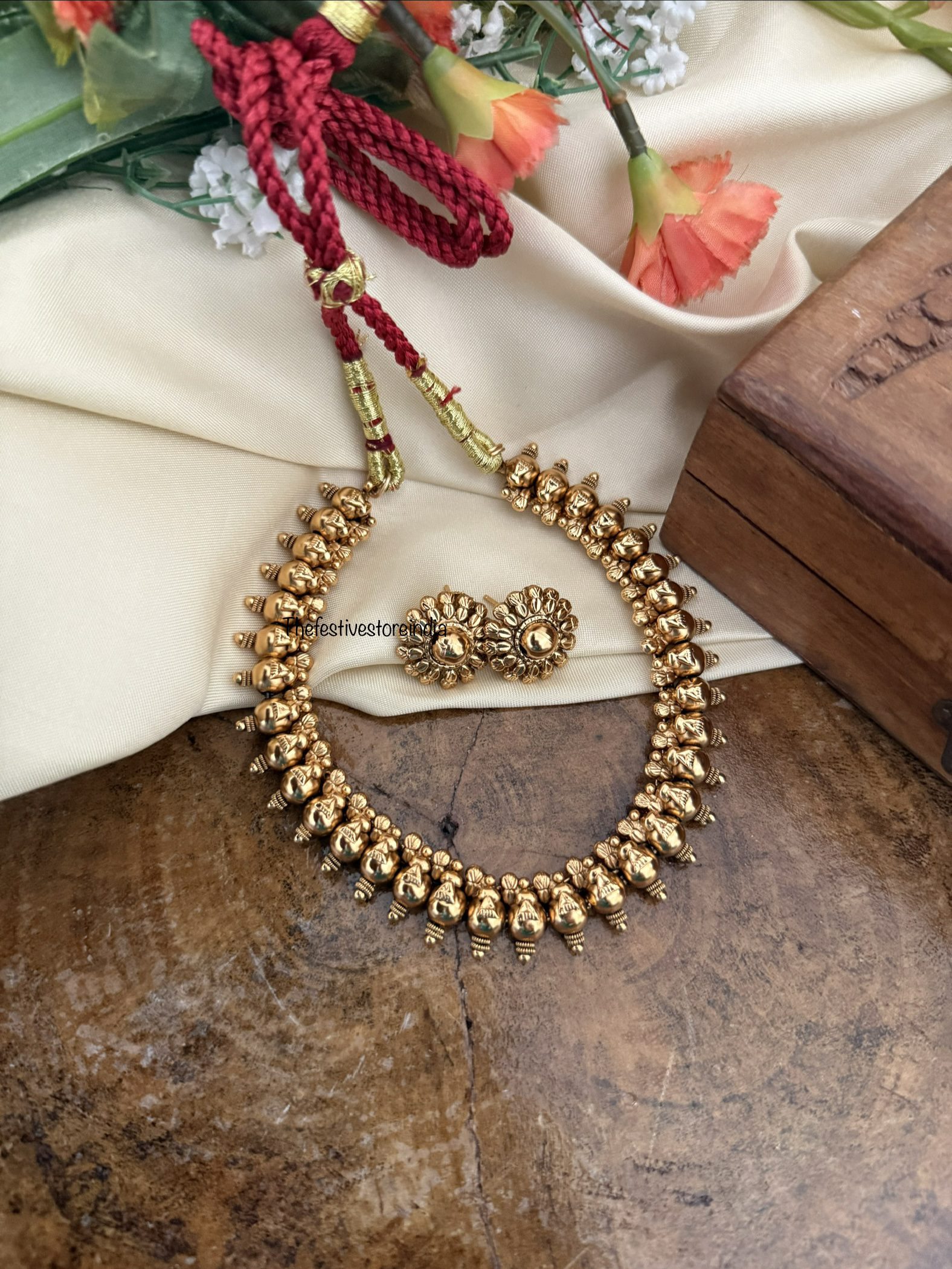 Round necklace set - Maharashtrian style