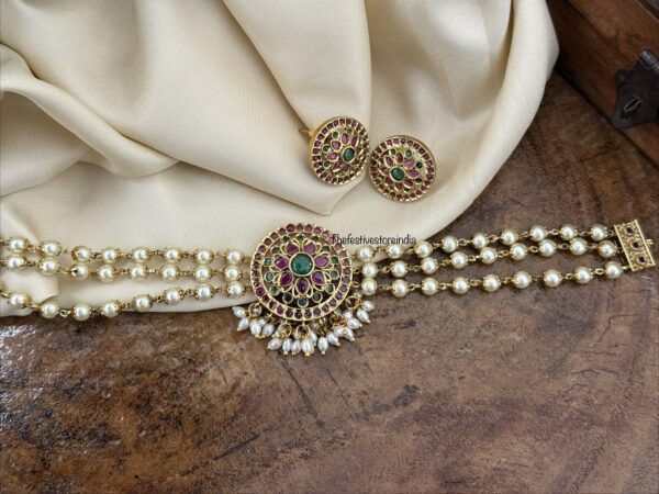 Round pendant pearls choker set