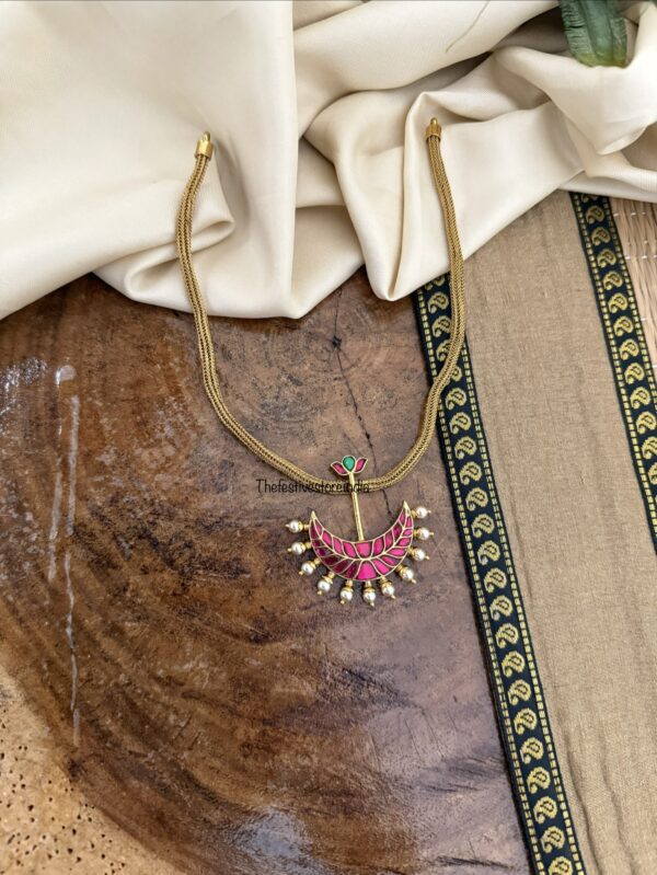 Drop pendant Jadau chain