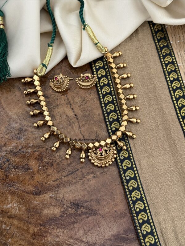Unique Ambaari spike necklace set
