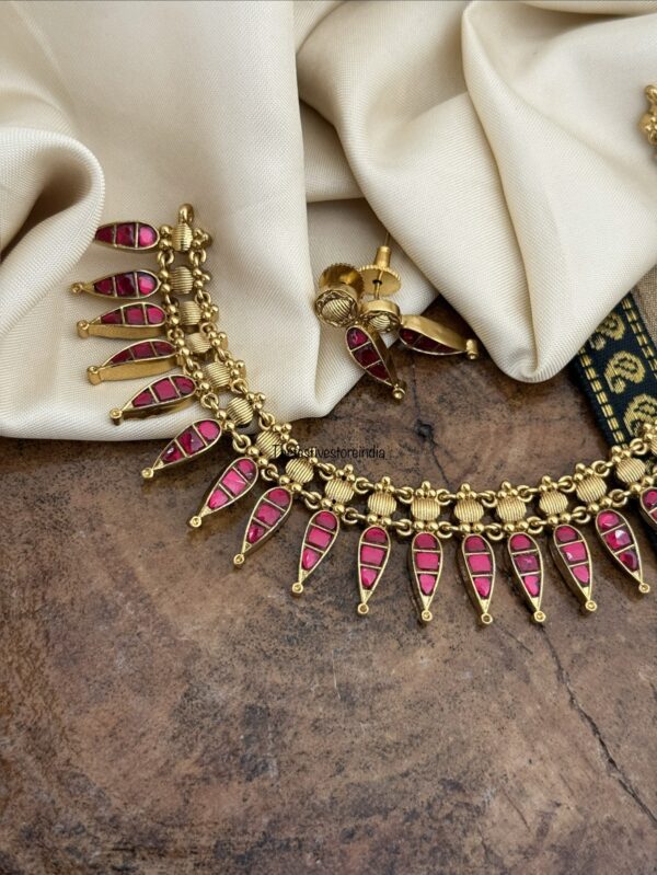Red stone spikes Jadau necklace set