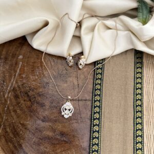 44cms simple Kundan pendant necklace set