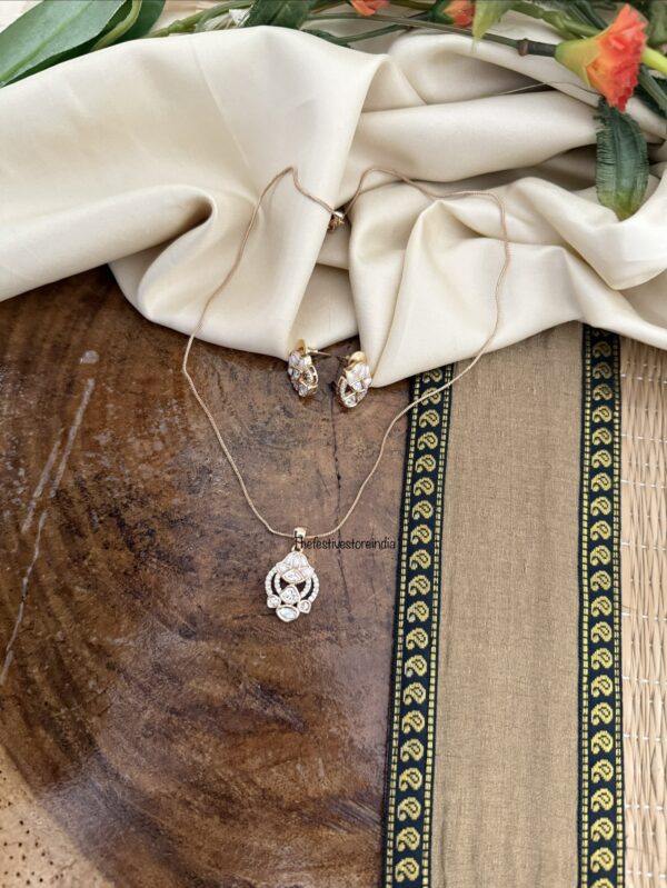 44cms simple Kundan pendant necklace set
