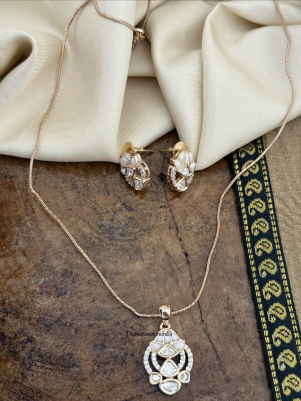 44cms simple Kundan pendant necklace set
