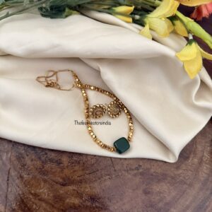 Single line Ashtapatti chain with green stone set