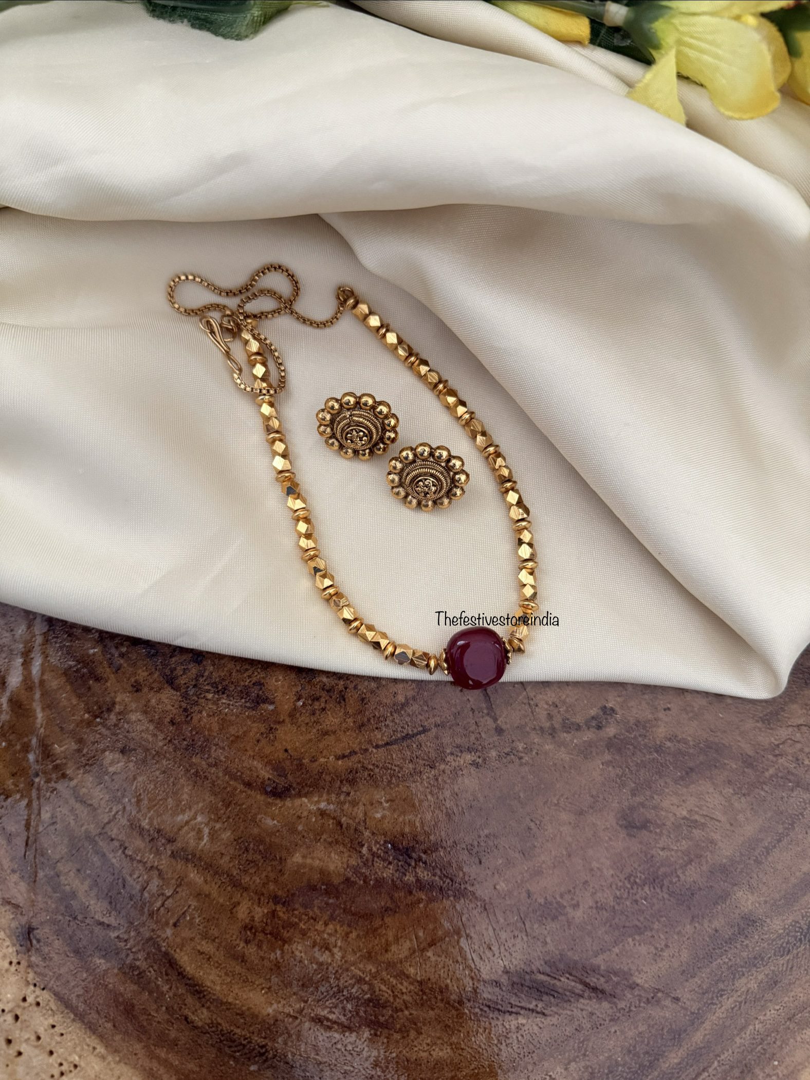 Single line Ashtapatti chain with maroon stone set