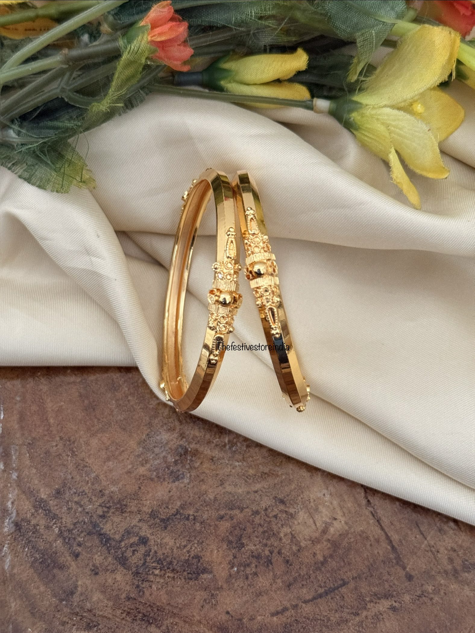 Set of 2 Gold replica bangles