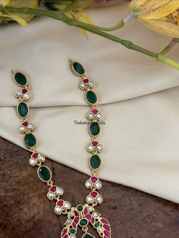 Jadau classic non idol kemp and green necklace
