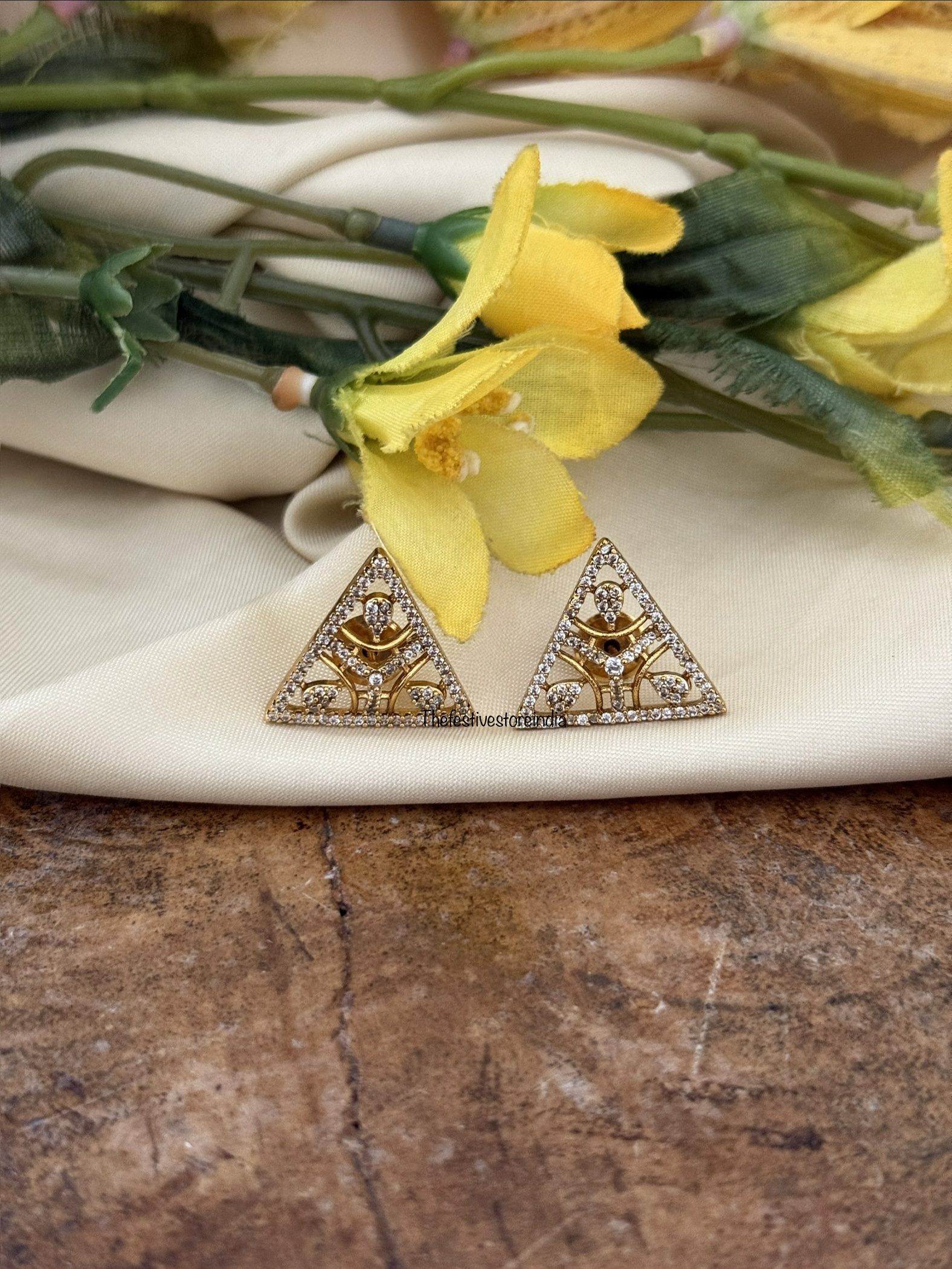 AD triangular studs | Diamond look