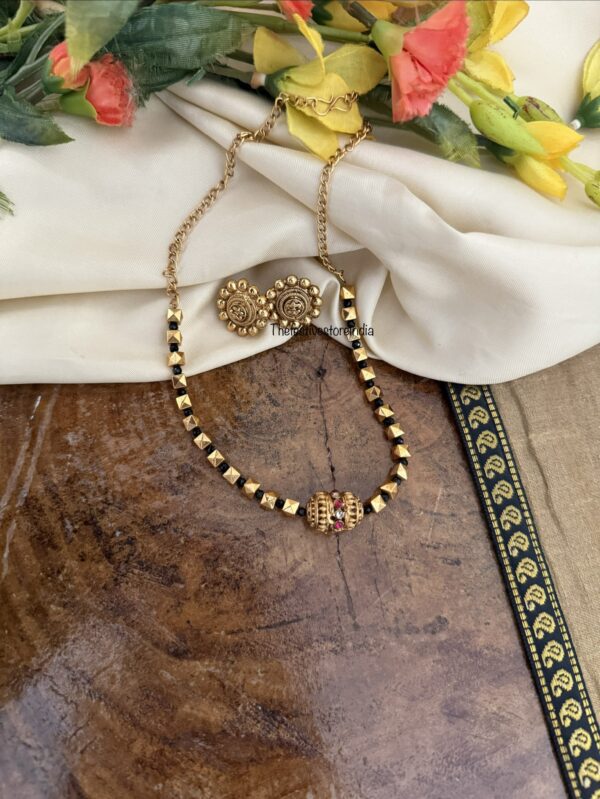 Ashtapatti single line gold and black beads necklace set | Unique