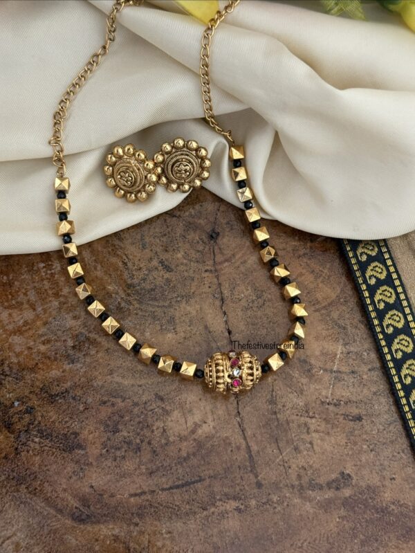 Ashtapatti single line gold and black beads necklace set | Unique