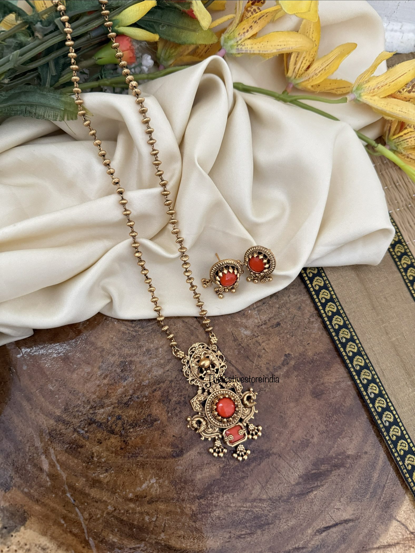 44cms Havala - Coral chain set