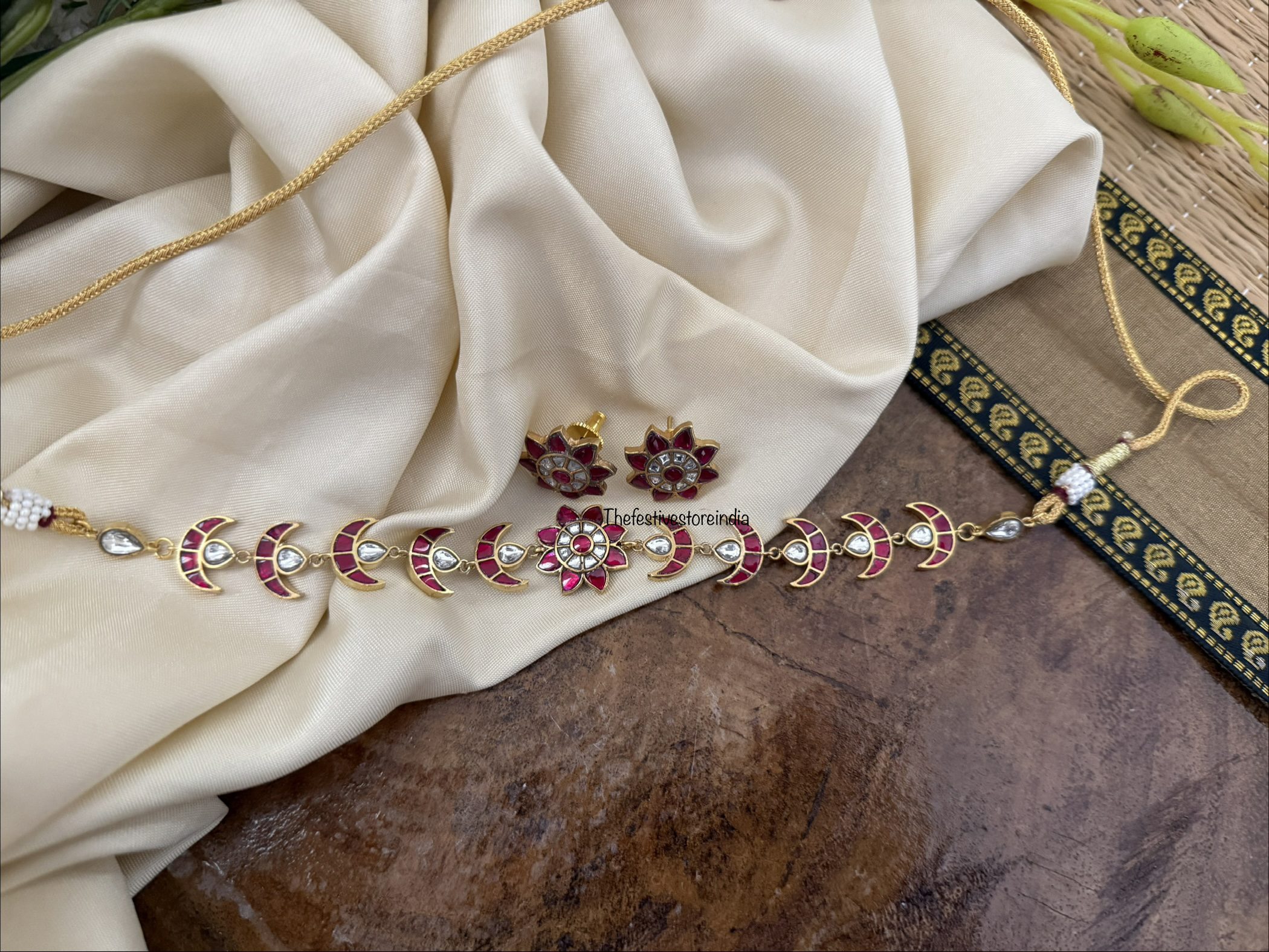 Jadau floral chand Red choker set - Chaand / Moon design