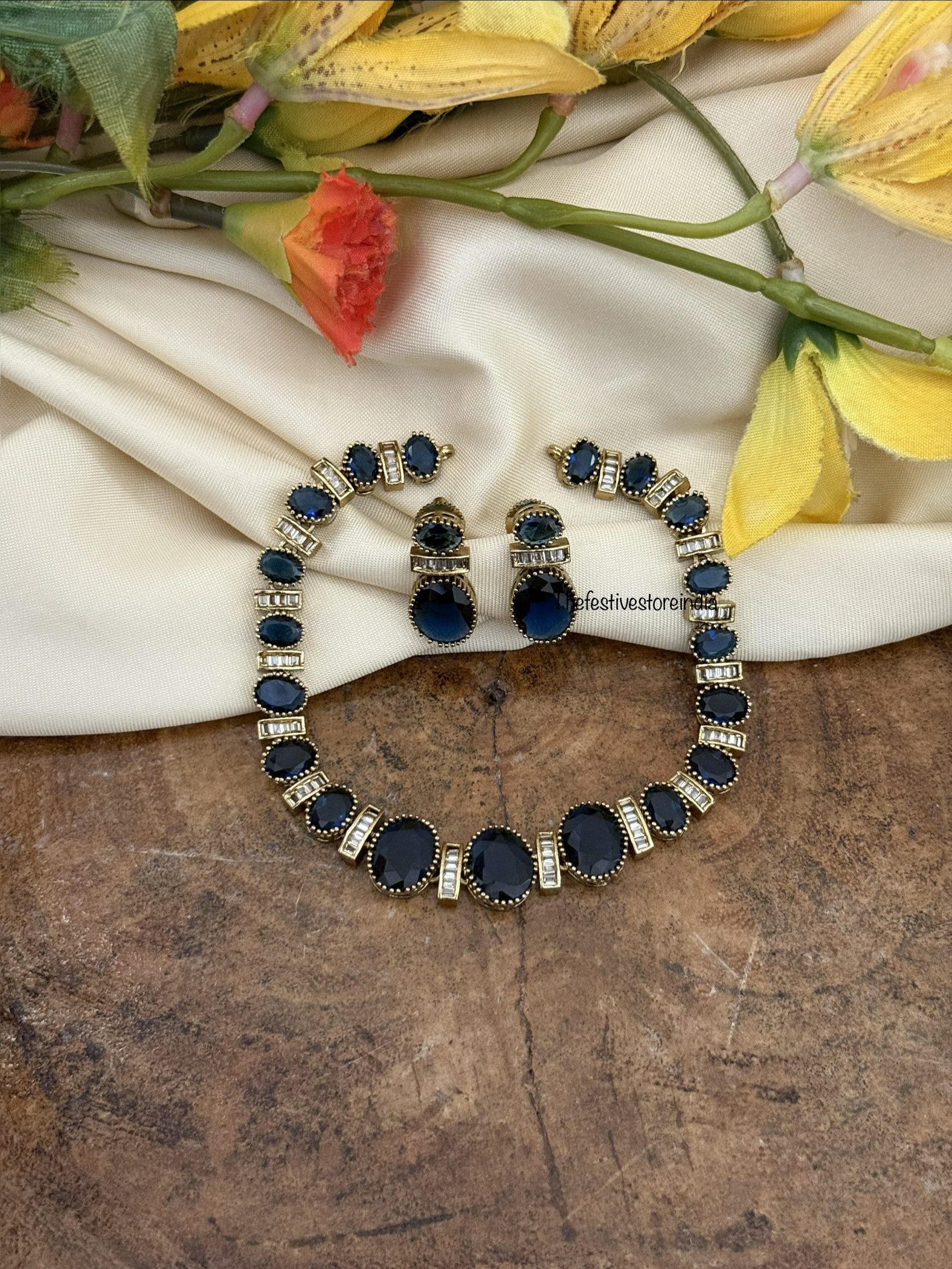 All blue stones necklace set
