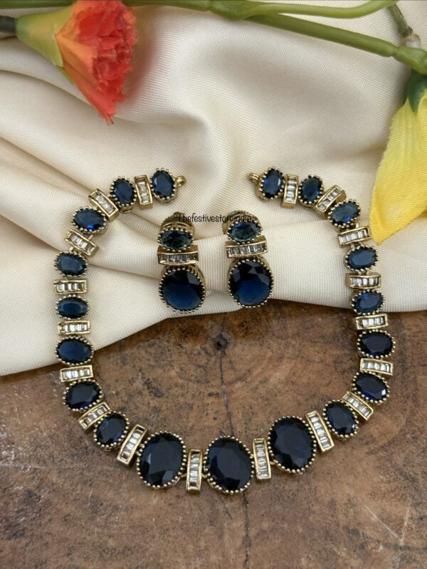 All blue stones necklace set